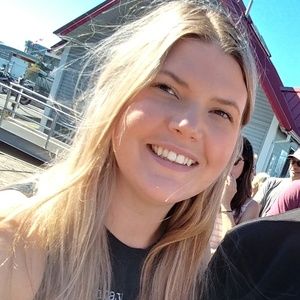 Meet your Posher, Elise